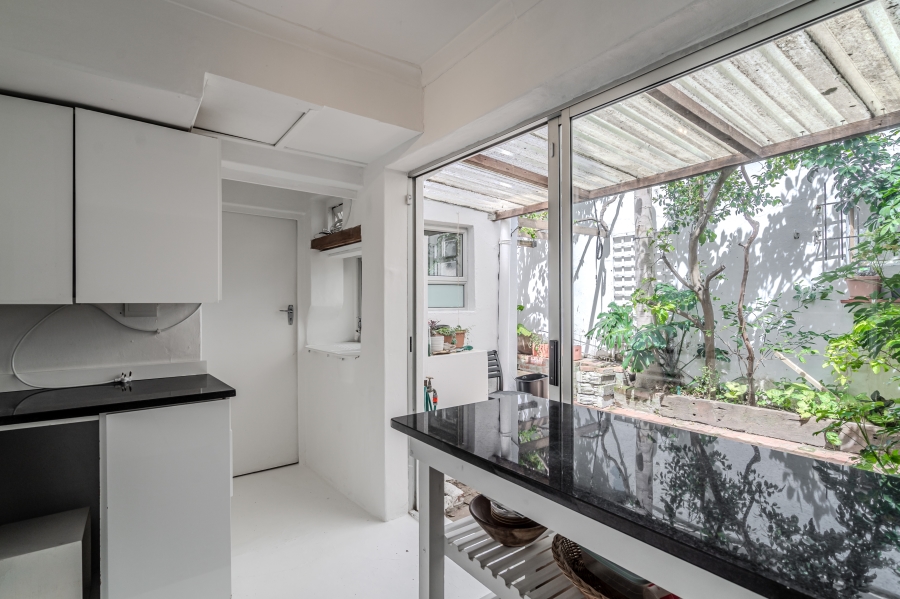 1 Bedroom Property for Sale in Gardens Western Cape
